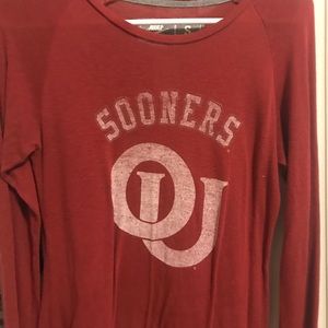 Nike ou red shirt